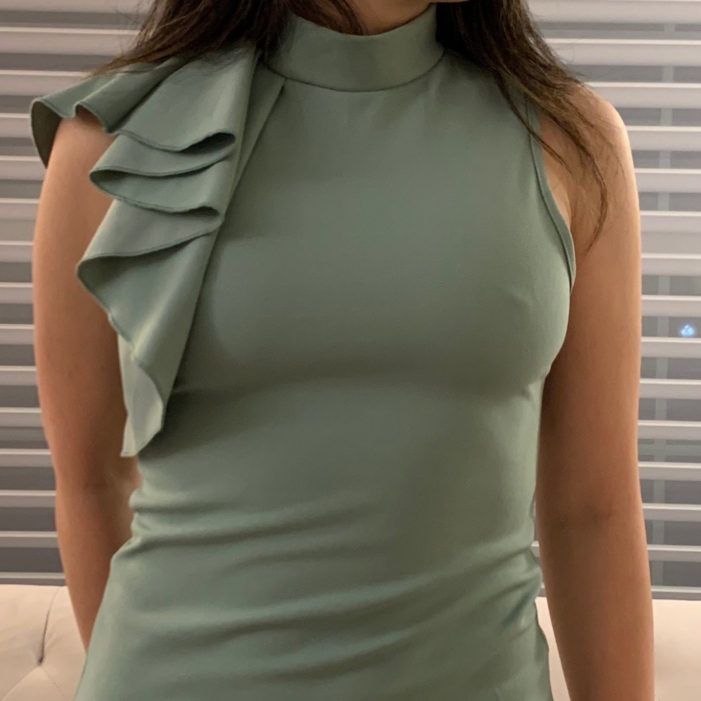 gorgeous sleeveless ruffle top